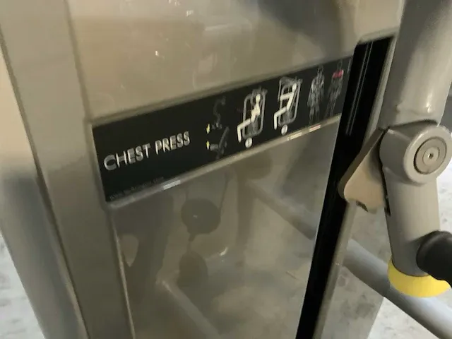 Technogym element chestpress krachtstation - afbeelding 2 van  4