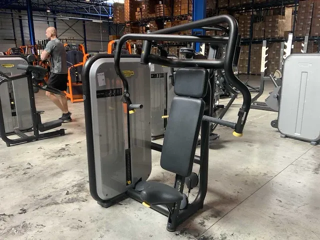 Technogym element chestpress krachtstation - afbeelding 1 van  6