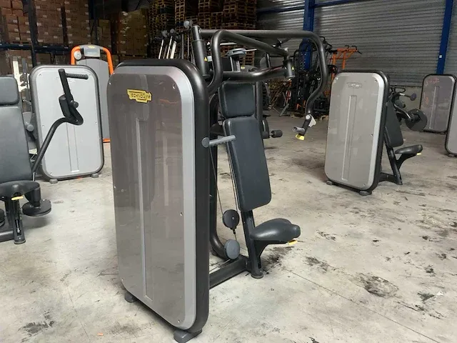 Technogym element chestpress krachtstation - afbeelding 6 van  6