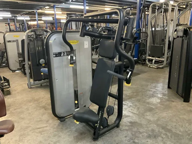 Technogym element chestpress krachtstation - afbeelding 1 van  6