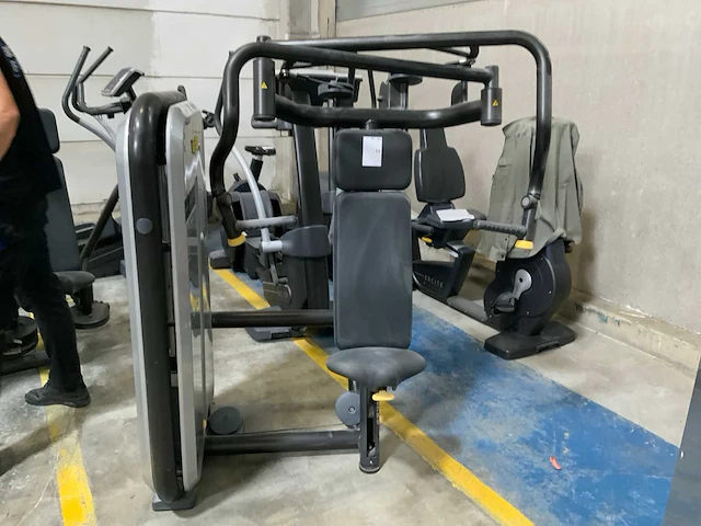 Technogym element chestpress krachtstation - afbeelding 1 van  6