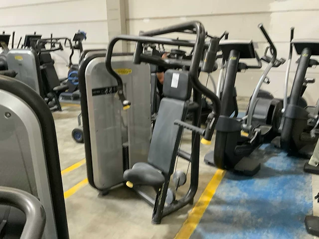 Technogym element chestpress krachtstation - afbeelding 2 van  6