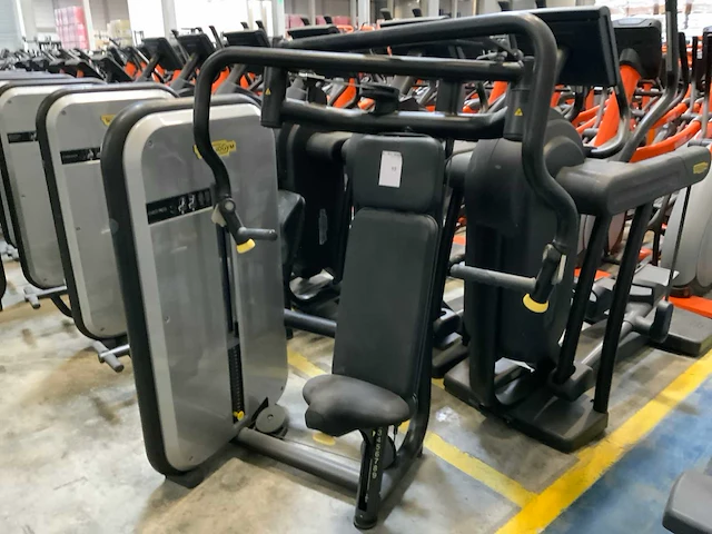 Technogym element chestpress krachtstation - afbeelding 1 van  6