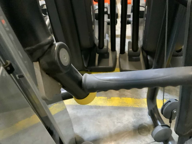 Technogym element chestpress krachtstation - afbeelding 6 van  6