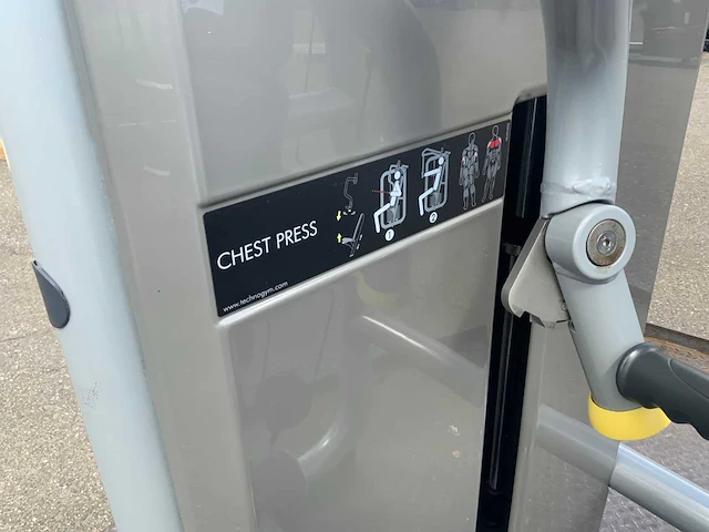 Technogym element chestpress krachtstation - afbeelding 2 van  5