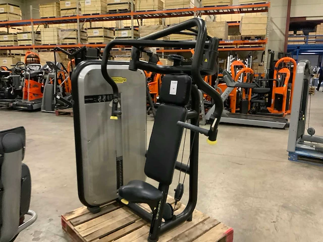 Technogym element chestpress krachtstation - afbeelding 1 van  5