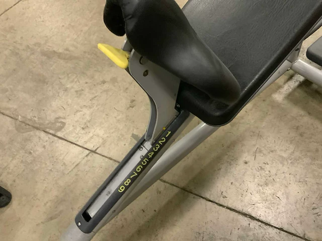Technogym element incline bench press krachtstation - afbeelding 4 van  4