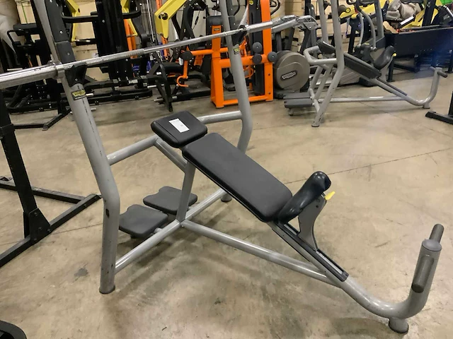 Technogym element incline bench press krachtstation - afbeelding 2 van  5