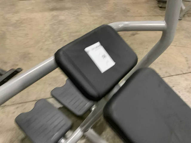 Technogym element incline bench press krachtstation - afbeelding 3 van  5