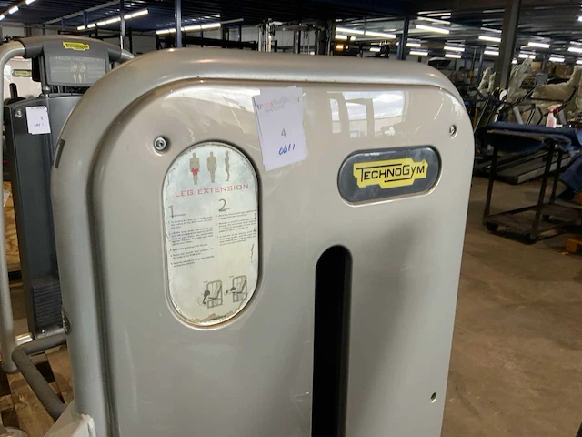 Technogym element leg extension krachtstation - afbeelding 2 van  7