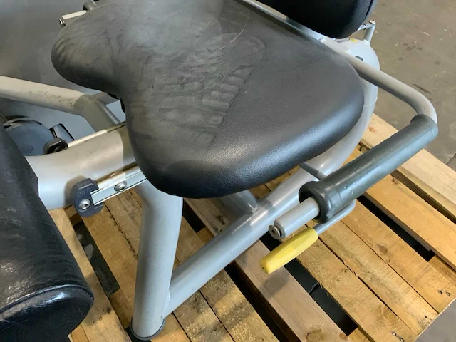 Technogym element leg extension krachtstation - afbeelding 3 van  7