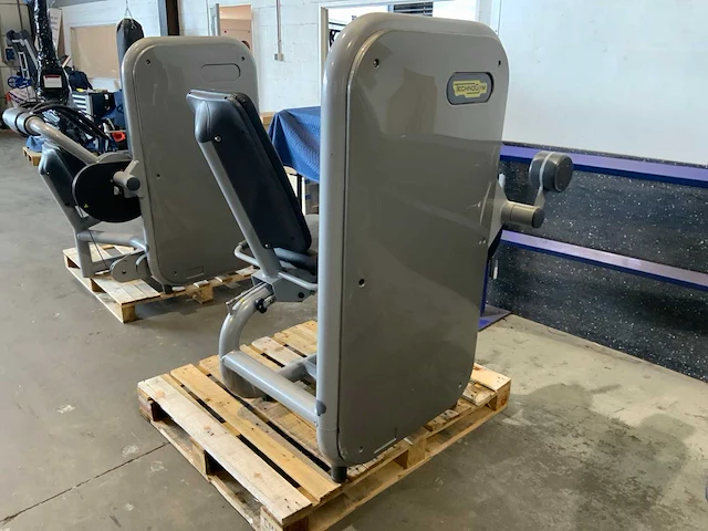 Technogym element leg extension krachtstation - afbeelding 5 van  7