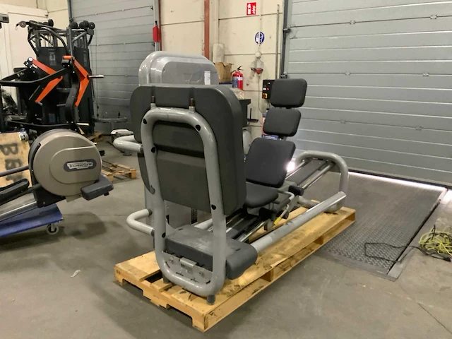 Technogym element legpress krachtstation - afbeelding 5 van  6