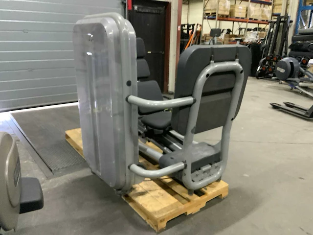 Technogym element legpress krachtstation - afbeelding 6 van  6