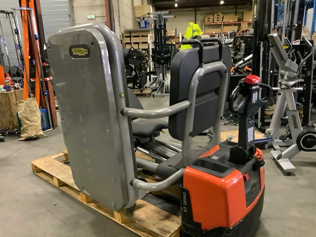 Technogym element legpress krachtstation - afbeelding 4 van  7