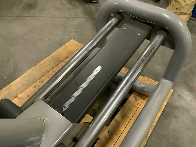 Technogym element legpress krachtstation - afbeelding 7 van  7