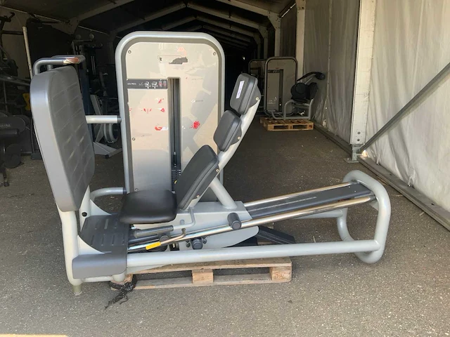 Technogym element legpress krachtstation - afbeelding 1 van  7