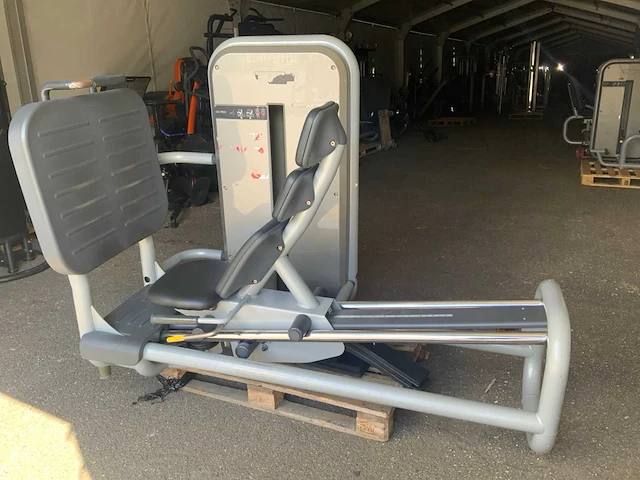 Technogym element legpress krachtstation - afbeelding 2 van  7