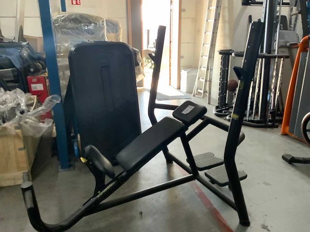Technogym element olympic incline press krachtstation - afbeelding 1 van  5
