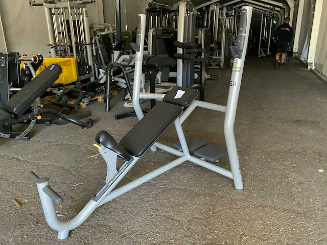 Technogym element olympic incline press krachtstation - afbeelding 1 van  6