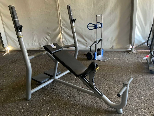 Technogym element olympic incline press krachtstation - afbeelding 6 van  6