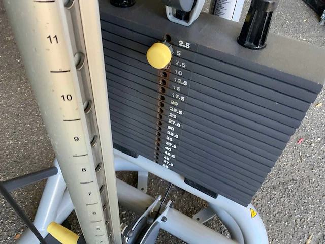 Technogym element olympic incline press krachtstation - afbeelding 3 van  7