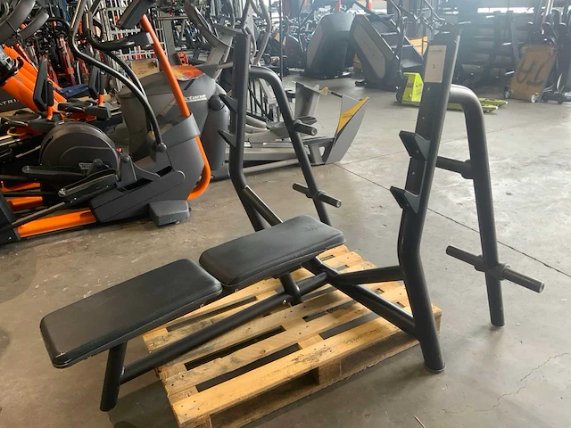 Technogym element olympisch flat bench krachtstation - afbeelding 1 van  5