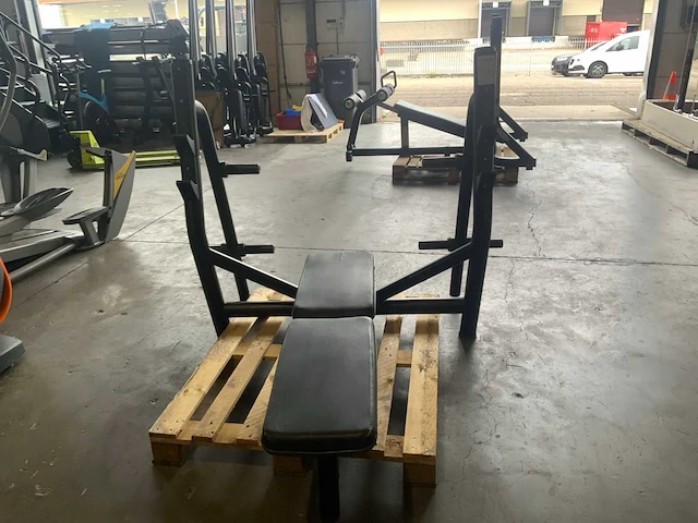Technogym element olympisch flat bench krachtstation - afbeelding 2 van  5