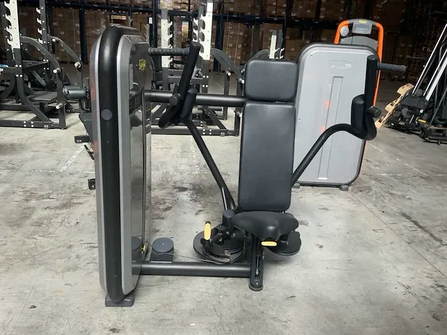 Technogym element pectoral machine krachtstation - afbeelding 2 van  5