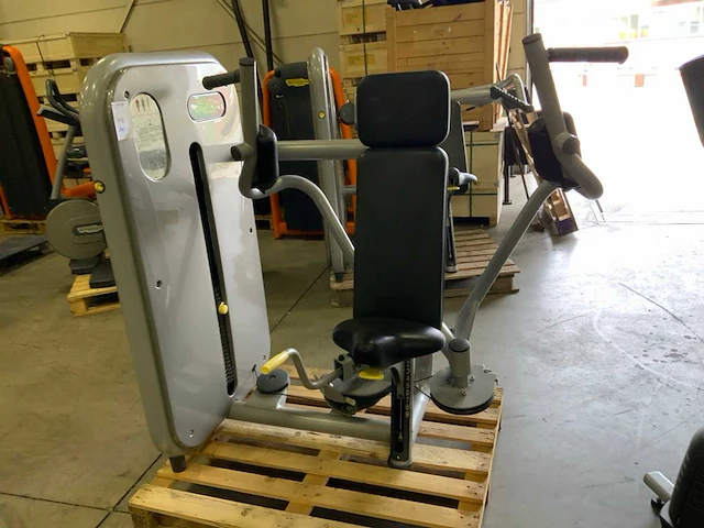 Technogym element pectorale krachtstation - afbeelding 1 van  6
