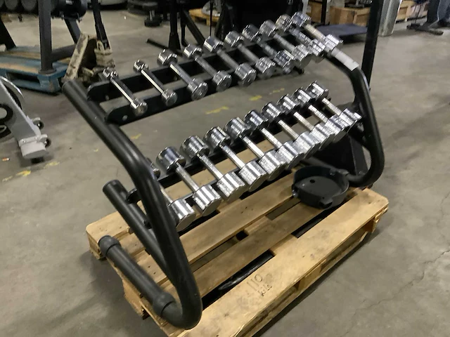 Technogym element rek met dumbbells 1t/m10kg krachtstation - afbeelding 3 van  5