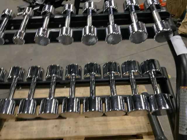 Technogym element rek met dumbbells 1t/m10kg krachtstation - afbeelding 5 van  5