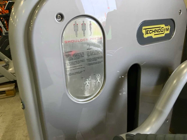 Technogym element shoulder press krachtstation - afbeelding 3 van  6