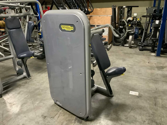 Technogym element shoulderpress krachtstation - afbeelding 4 van  5