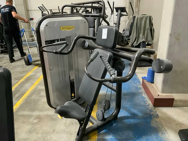 Technogym element shoulderpress krachtstation - afbeelding 1 van  5