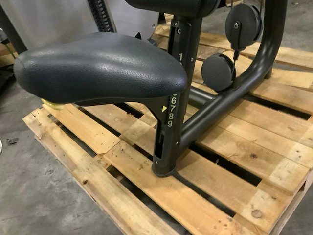 Technogym element shoulderpress krachtstation - afbeelding 2 van  6