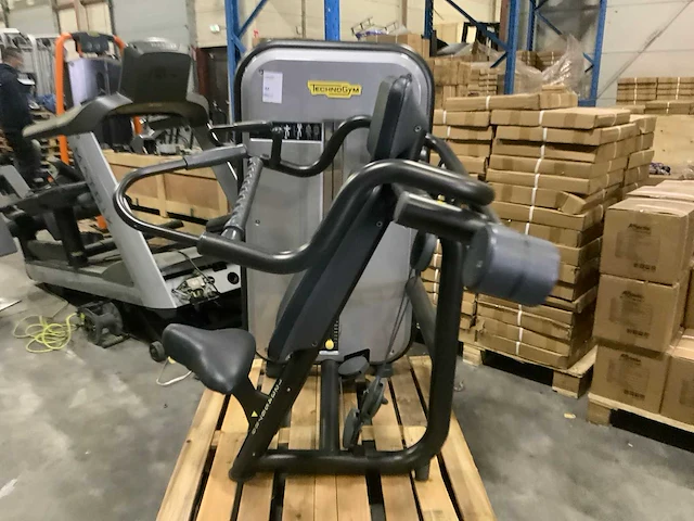 Technogym element shoulderpress krachtstation - afbeelding 5 van  6