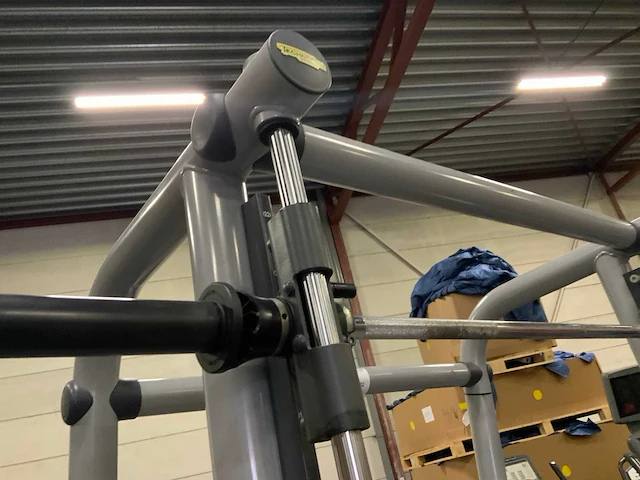 Technogym element smith station krachtstation - afbeelding 6 van  6