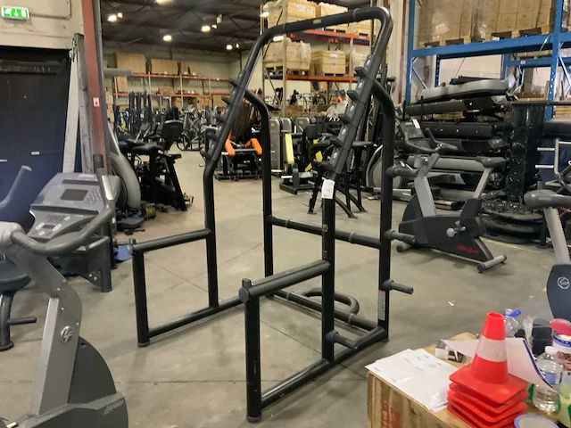 Technogym element squat rek krachtstation - afbeelding 1 van  5