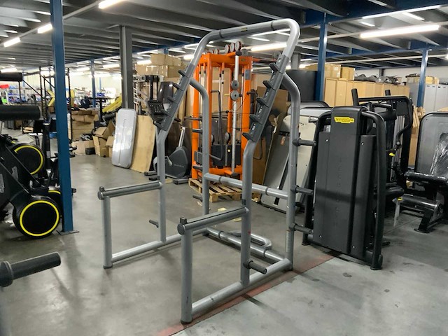 Technogym element squat rek krachtstation - afbeelding 1 van  5