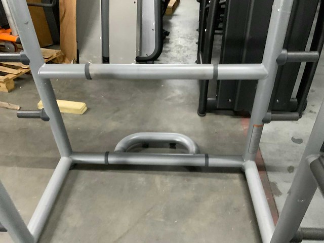 Technogym element squat rek krachtstation - afbeelding 2 van  5