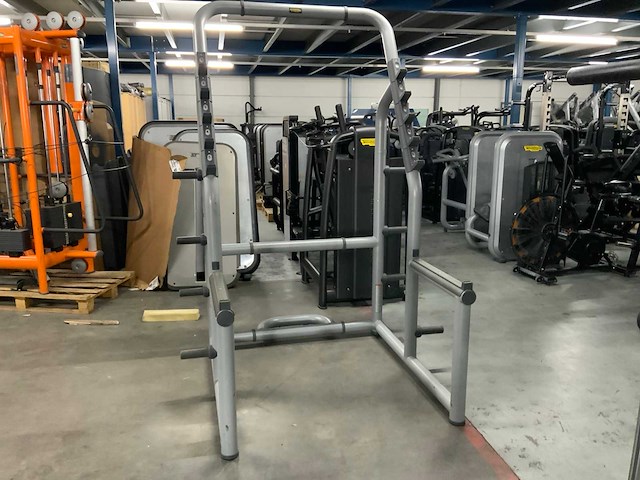 Technogym element squat rek krachtstation - afbeelding 4 van  5