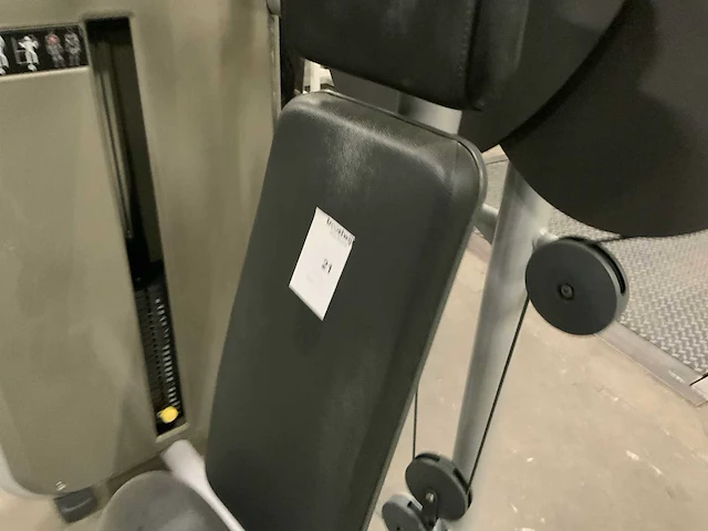 Technogym element vertical traction krachtstation - afbeelding 3 van  6