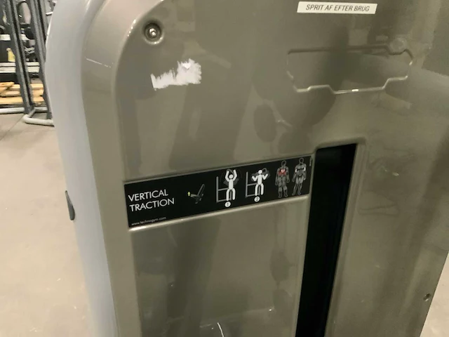 Technogym element vertical traction krachtstation - afbeelding 4 van  6
