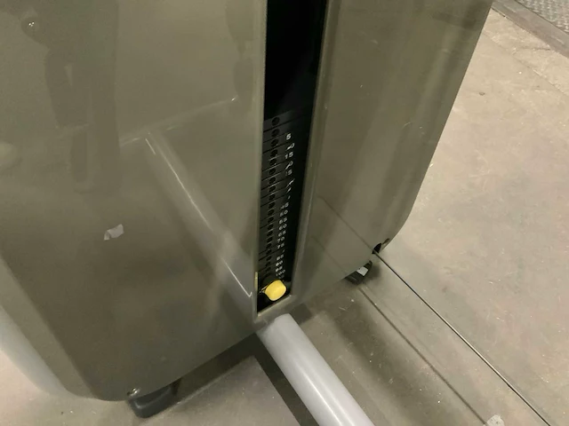 Technogym element vertical traction krachtstation - afbeelding 5 van  6
