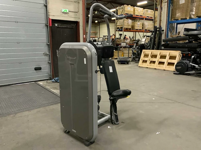 Technogym element vertical traction krachtstation - afbeelding 6 van  6