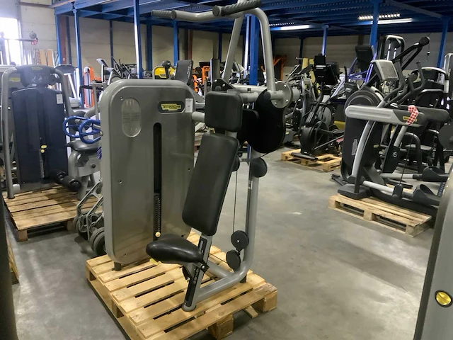 Technogym element vertical traction krachtstation - afbeelding 1 van  5
