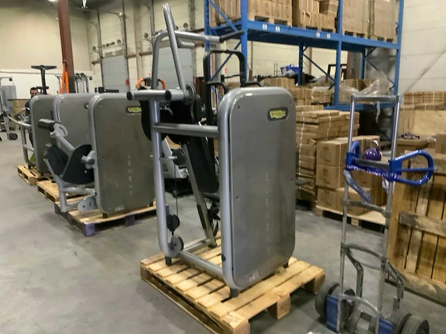Technogym element vertical traction krachtstation - afbeelding 4 van  5