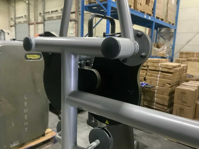 Technogym element vertical traction krachtstation - afbeelding 5 van  5