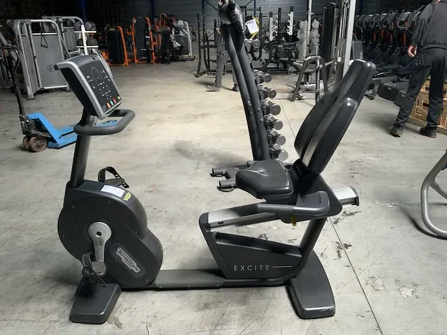 Technogym excite 500 led recline home trainer - afbeelding 1 van  5